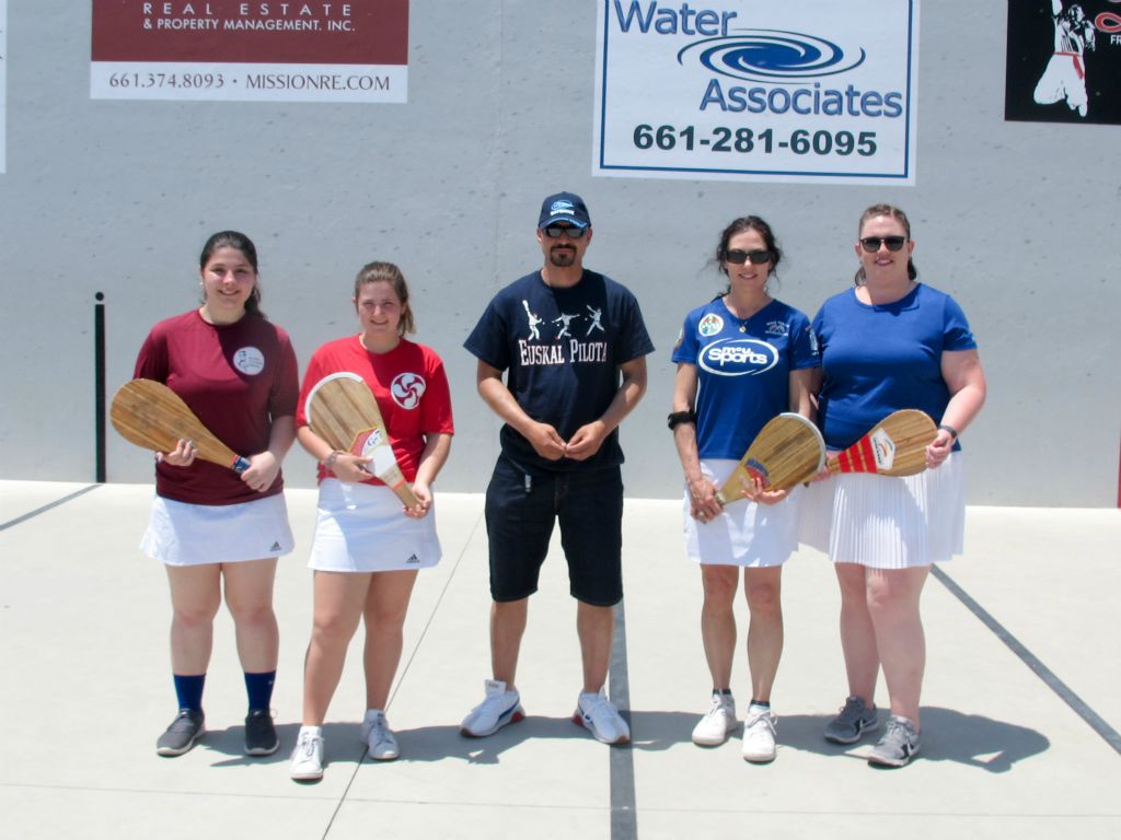 San Francisco (Angelina Jaimerena Zamattia - Jessica Urruty Moulia) 1 - 2 Boise (Geneva Ayarra - Anne Gavica) With their win, Boise team finished 2nd place and San Francisco 3rd place in women baleen.  Marcos Medina (San Francisco) with the coin toss.